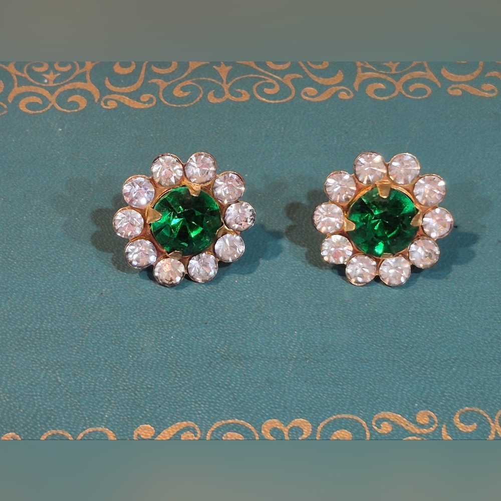 Vintage Emerald Green Gem With Rhinestones Gold Tone Screwback Earrings